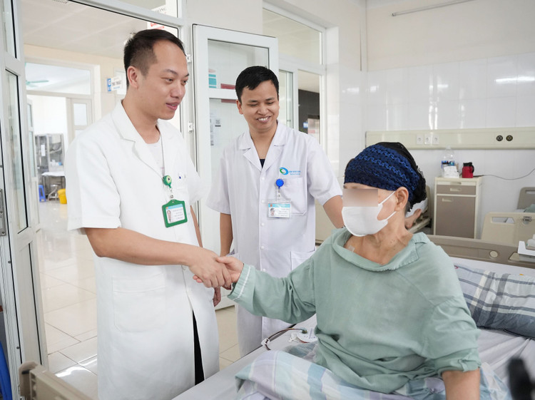 Phẫu thuật tạo hình tuyến vú bằng vạt tự thân giúp người bệnh xóa được mặc cảm, tự ti, giúp hòa nhập với cuộc sống bình thường và đảm bảo chất lượng cuộc sống tốt hơn - Ảnh BVCC