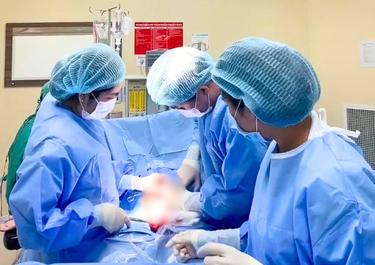 Ca phẫu thuật cấp cứu cho sản phụ - Ảnh BVCC