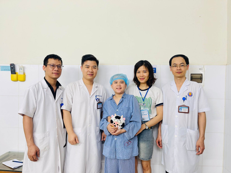 Bệnh nhi đã hồi phục kỳ diệu sau cuộc chiến sinh tử - Ảnh BVCC