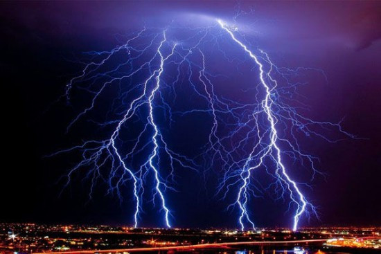 Kỳ tích cứu sống bệnh nhân ngừng tuần hoàn do sét đánh. Ảnh minh họa