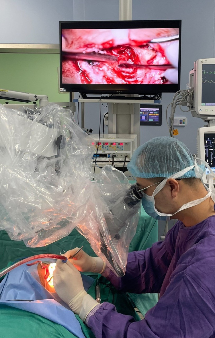 Kíp bác sĩ phẫu thuật cho bệnh nhân Kíp bác sĩ phẫu thuật cho bệnh nhân