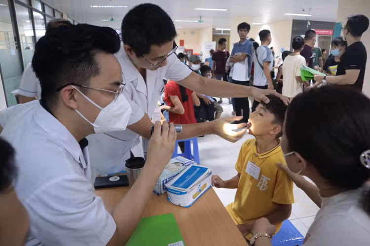 Khám sàng lọc cho trẻ bị dị tật sứt môi, hở hàm ếch