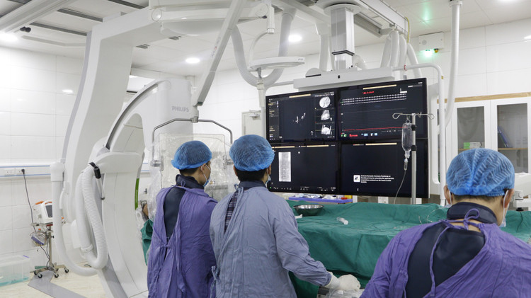 Nút mạch cứu bệnh nhân vỡ gan độ IV