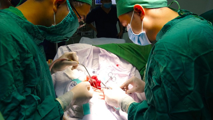 Ca phẫu thuật cho bệnh nhân - Ảnh BVCC
