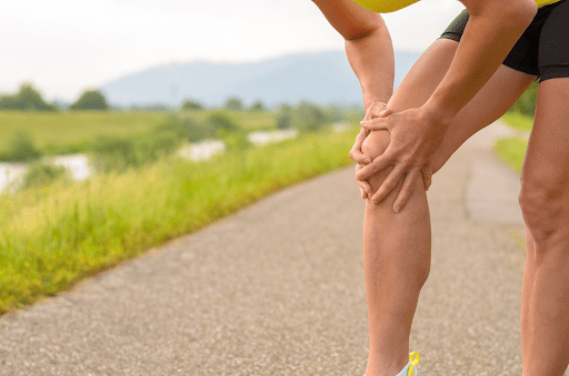 Vận động và nghỉ ngơi hợp lý giúp giảm đau xương khớp - Ảnh minh họa