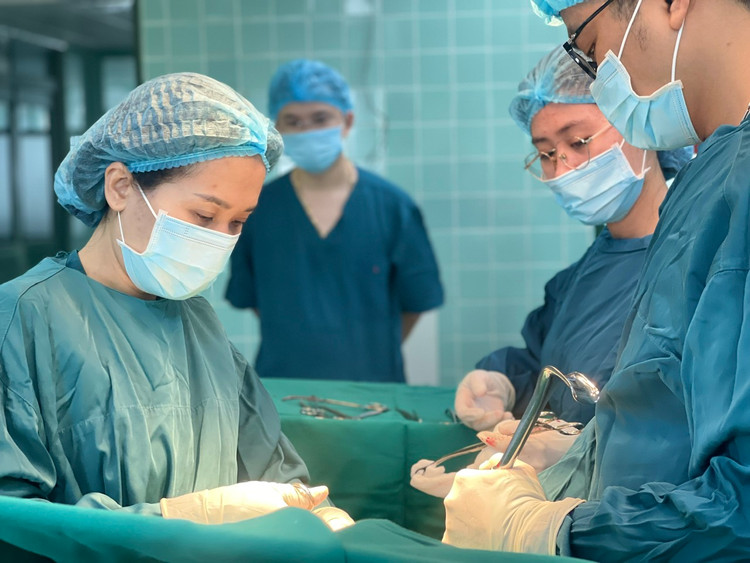 Ca phẫu thuật cấp cứu cho sản phụ - ảnh BVCC