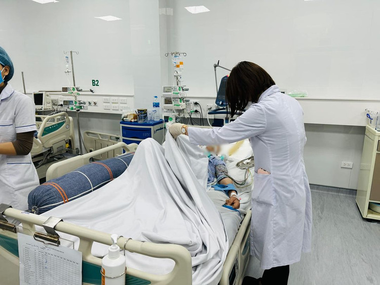 Hồi sức cấp cứu bệnh nhân hôn mê gan do uống thuốc nam