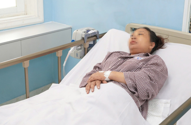 Chị H. đang được các bác sĩ theo dõi - Ảnh BVCC