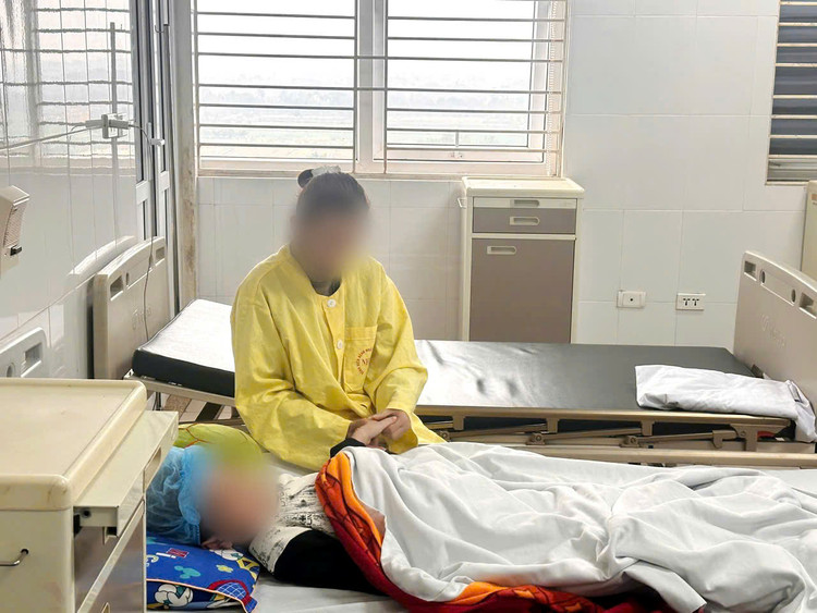 Điều trị cho trẻ bị cúm tại Bệnh viện Nhiệt đới Trung ương - Ảnh BVCC