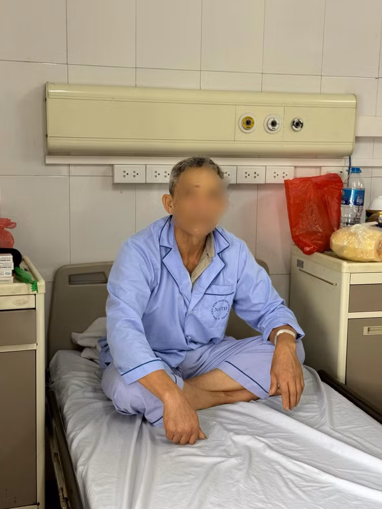 Bệnh nhân bị suy gan cấp cho uống thuốc nam không rõ nguồn gốc - Ảnh BVCC