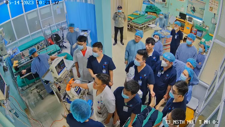 Nội soi phế quản, bệnh nhân 30 tuổi bị ngừng tuần hoàn ảnh 1 Nội soi phế quản, bệnh nhân 30 tuổi bị ngừng tuần hoàn ảnh 1