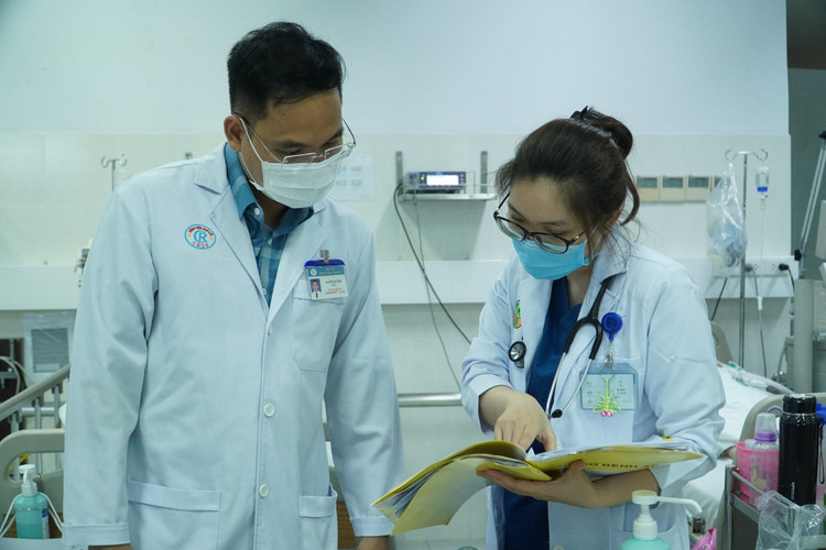 Trao đổi phác đồ điều trị để cứu bệnh nhân