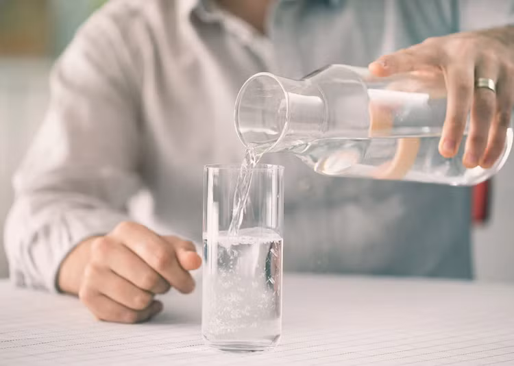 Uống nước mà thấy các dấu hiệu này, khả năng cao gan thận yếu