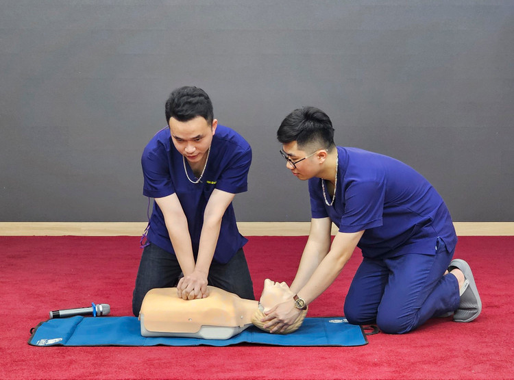 Mô phỏng kỹ thuật ép tim