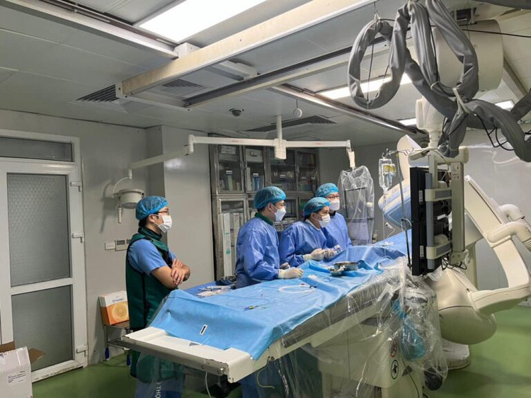 Ekip can thiệp cho người bệnh