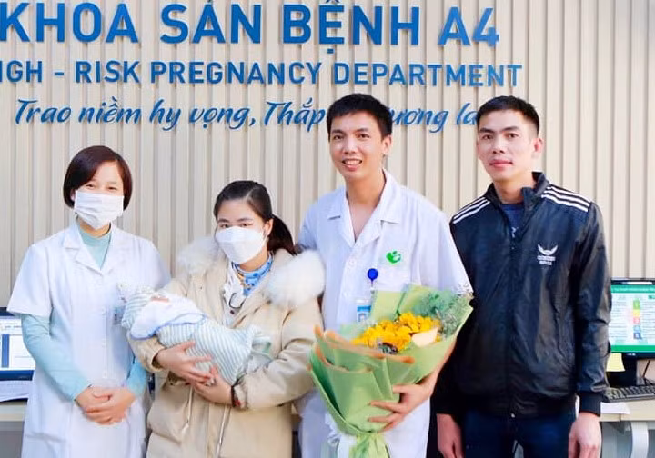 Mẹ con sản phụ khỏe mạnh ra viện