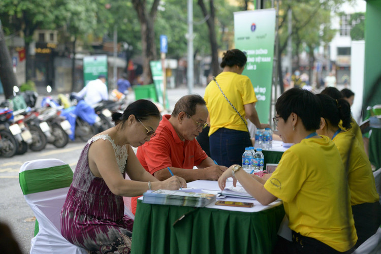 Khám và tư vấn dinh dưỡng cho người dân