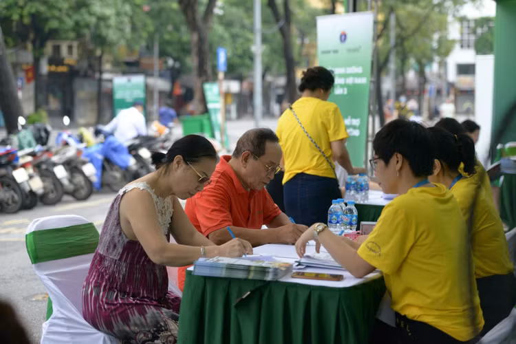 Khám và tư vấn dinh dưỡng cho người dân