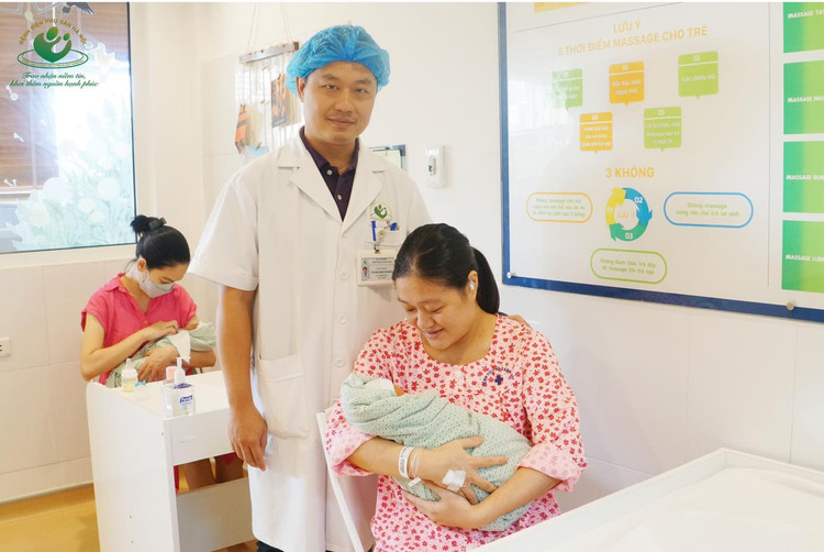 Hơn 3 tháng giữ thai cho sản phụ mang song thai, 1 thai sẩy tuần 24 ảnh 1