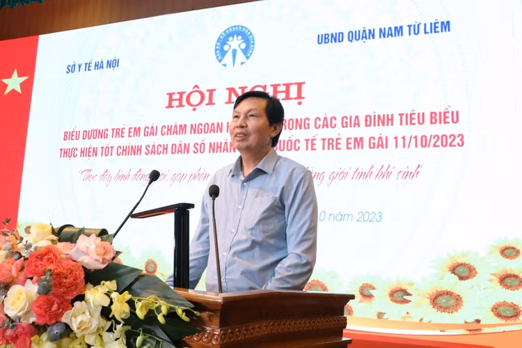 Ông Trần Văn Chung - Phó Giám đốc Sở Y tế, Phó Trưởng ban chỉ đạo công tác Dân số và Phát triển thành phố Hà Nội phát biểu tại hội nghị.