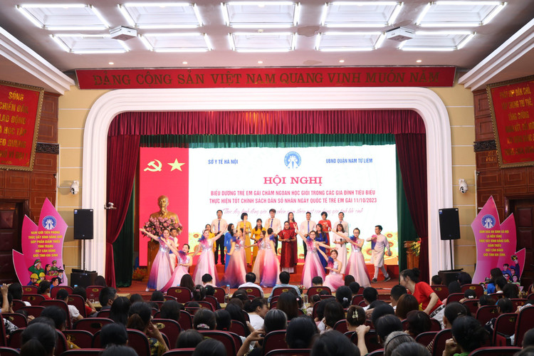 Hà Nội tích cực biểu dương trẻ em gái chăm ngoan, học giỏi ảnh 5