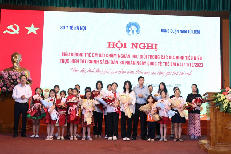 Hà Nội tích cực biểu dương trẻ em gái chăm ngoan, học giỏi ảnh 2