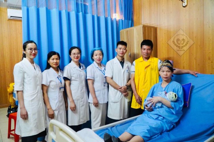 Cứu sống cả mẹ và con bị tiền sản giật, suy thai, tiên lượng tử vong