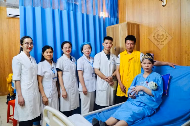Cứu sống cả mẹ và con bị tiền sản giật, suy thai, tiên lượng tử vong Cứu sống cả mẹ và con bị tiền sản giật, suy thai, tiên lượng tử vong