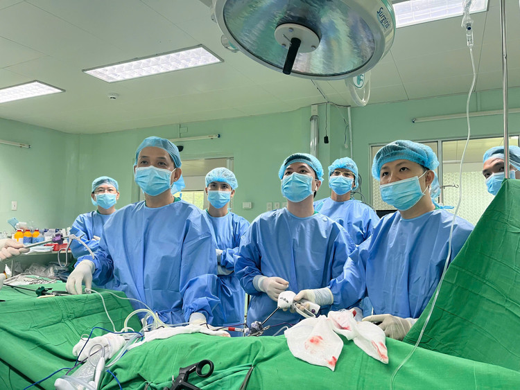 Ê-kíp lấy thận từ người hiến