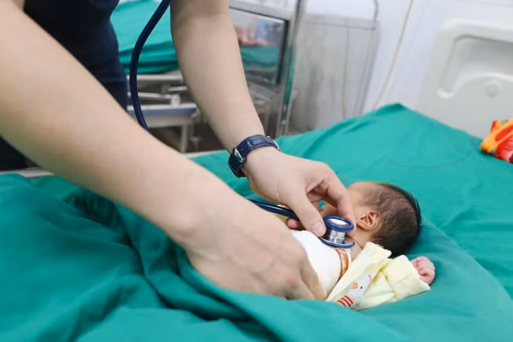 Trẻ đã ổn định sức khỏe sau phẫu thuật - Ảnh BVCC