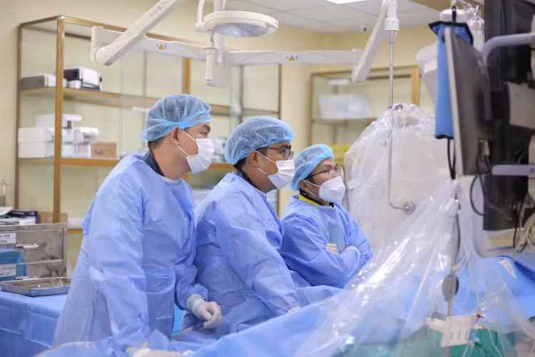 Ekip can thiệp mạch - Ảnh BVCC