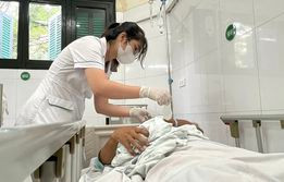 Bệnh nhân bị tai nạn do bão được chăm sóc tại bệnh viện Việt Đức - Ảnh BVCC Bệnh nhân bị tai nạn do bão được chăm sóc tại bệnh viện Việt Đức - Ảnh BVCC