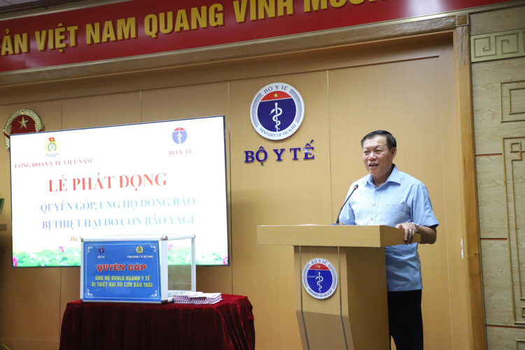 Đồng chí Đỗ Xuân Tuyên - Thứ trưởng Thường trực Bộ Y tế chủ trì lễ phát động