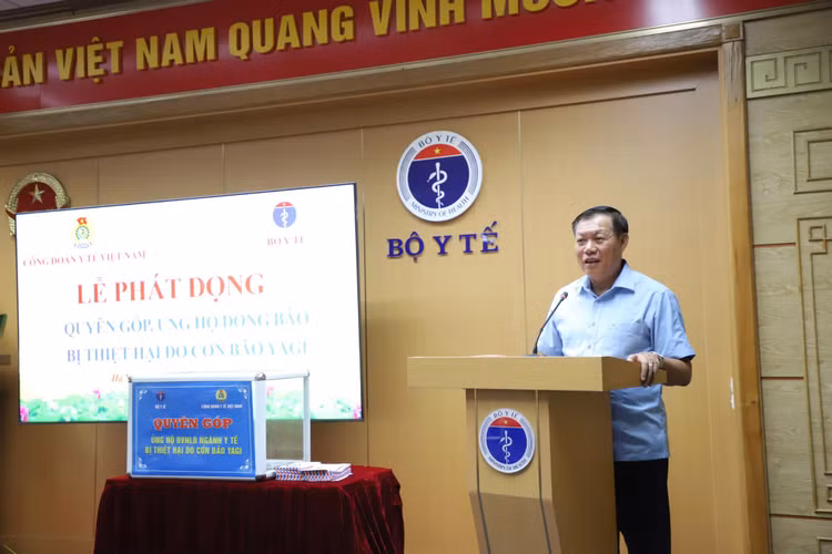 Đồng chí Đỗ Xuân Tuyên - Thứ trưởng Thường trực Bộ Y tế chủ trì lễ phát động