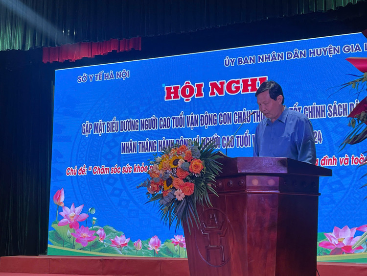 Phó Giám đốc Sở Y tế Hà Nội Trần Văn Chung phát biểu