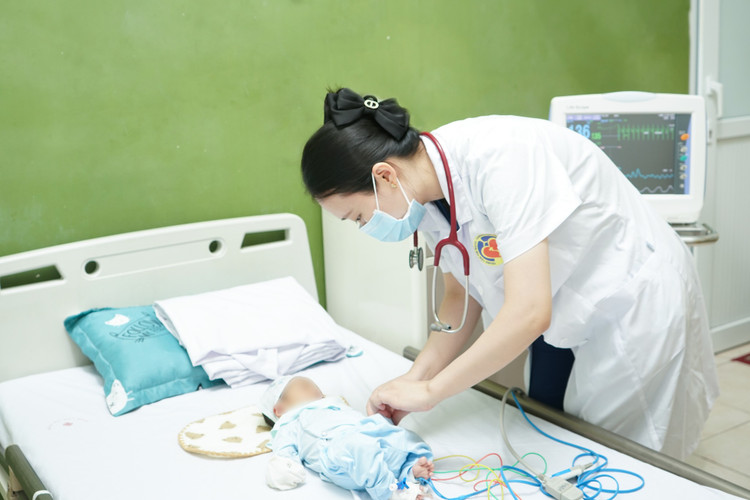 Kỳ tích cứu sống trẻ bị bệnh tim đe dọa tính mạng từ trong bụng mẹ