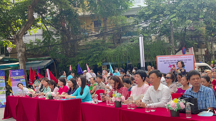 Điểm truyền thông công tác dân số Ngày Dân số Thế giới 11/7