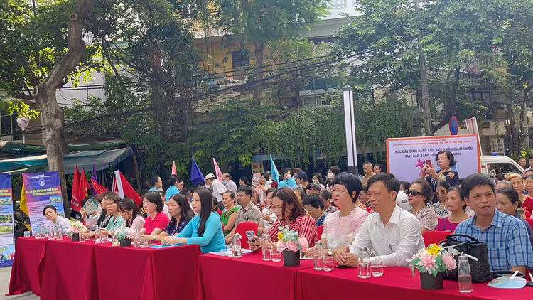 Điểm truyền thông công tác dân số Ngày Dân số Thế giới 11/7