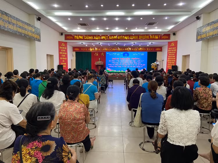 Điểm truyền thông tại quận Long Biên