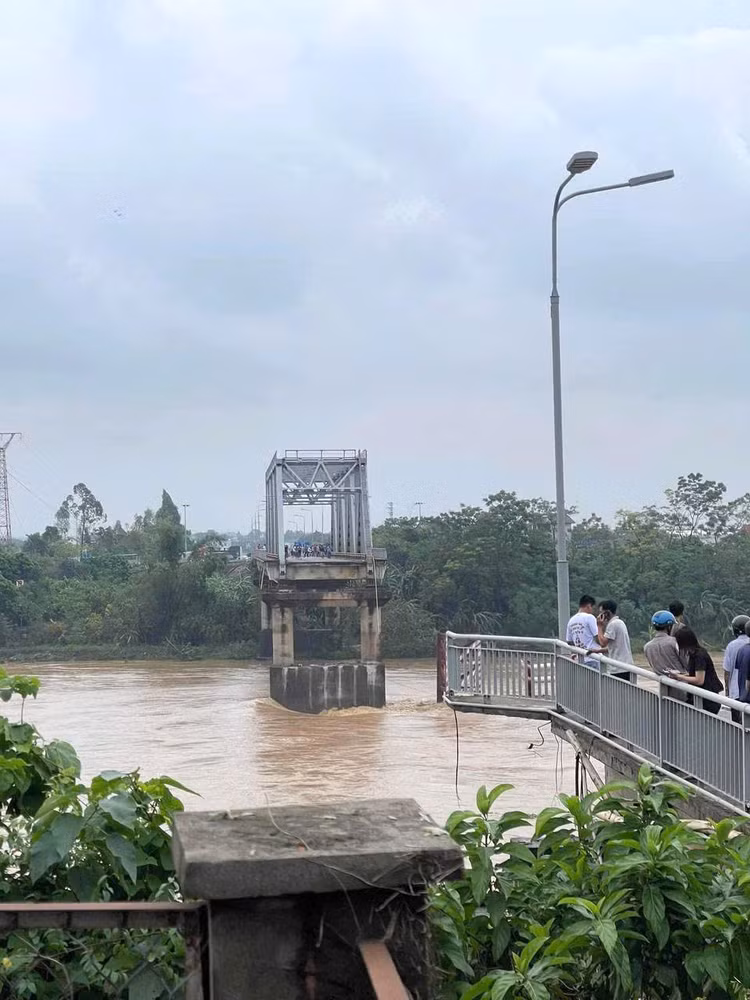 Sập cầu Phong Châu, Phú Thọ