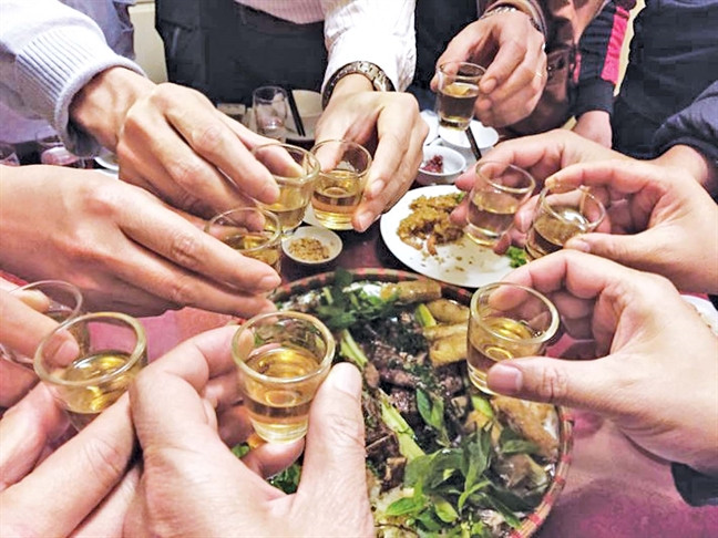 Rượu bia là nguyên nhân tăng bệnh gút - Ảnh minh họa