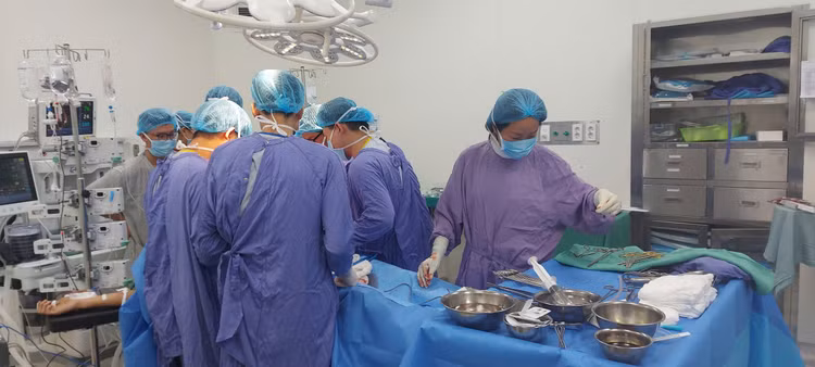 Ca phẫu thuật cho bệnh nhân - Ảnh BVCC