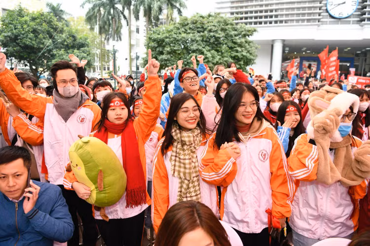 Hàng nghìn người vượt giá rét mang những giọt máu ấm nóng để cứu người