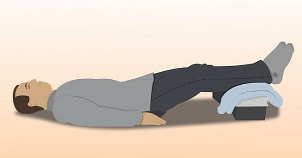 Kê chân cao cho người bị cường phế vị