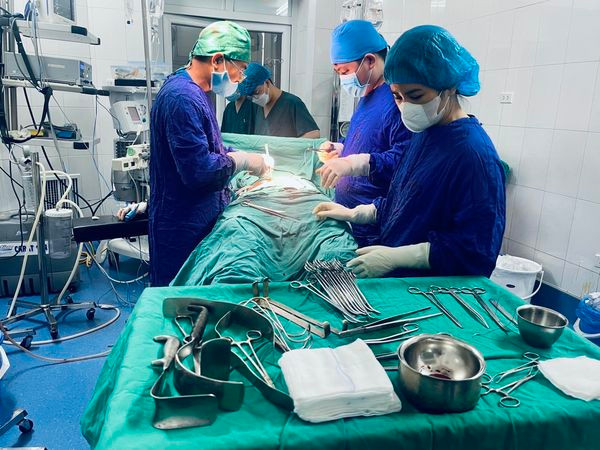 Báo động đỏ toàn viện sau 10 phút đã mổ để cứu bệnh nhân - Ảnh BVCC