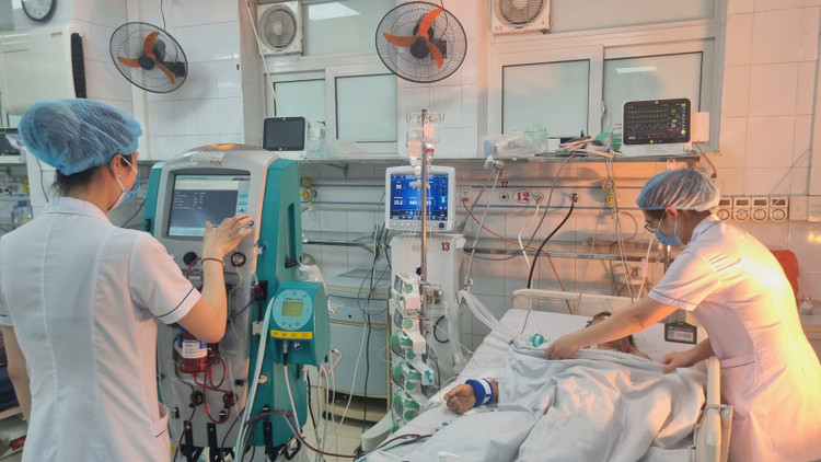 Lọc máu hấp thu độc tố người bệnh thoát khỏi &quot;cử tử&quot; - Ảnh BVCC