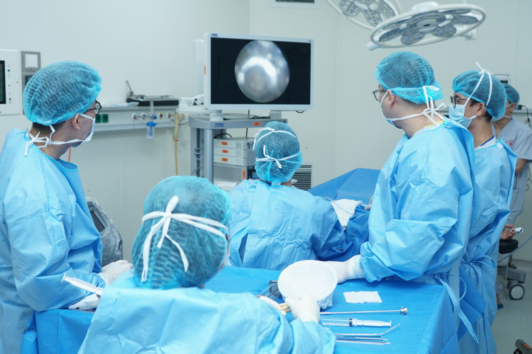 Ca phẫu thuật liệu pháp vi nhiệt tạo hơi nước cho bệnh nhân - Ảnh BVCC
