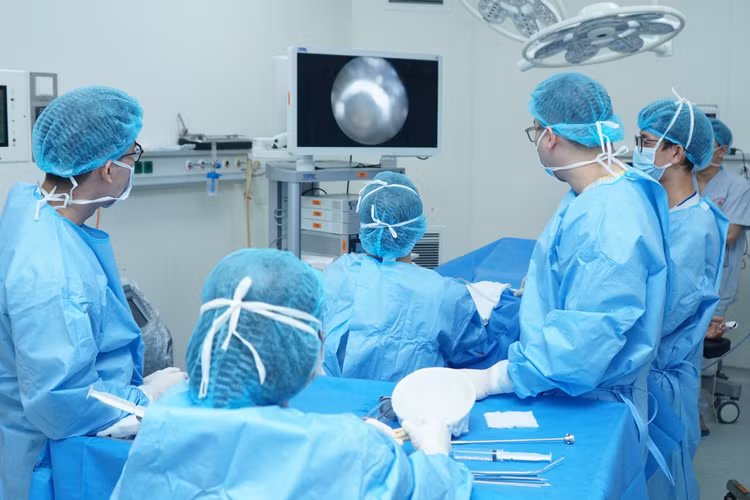 Ca phẫu thuật liệu pháp vi nhiệt tạo hơi nước cho bệnh nhân - Ảnh BVCC