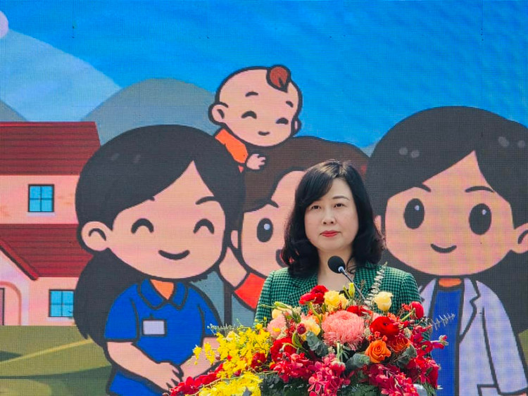 Bộ Trưởng Bộ Y tế Đào Hồng Lan phát biểu tại lễ mít tinh - Ảnh Bộ Y tế