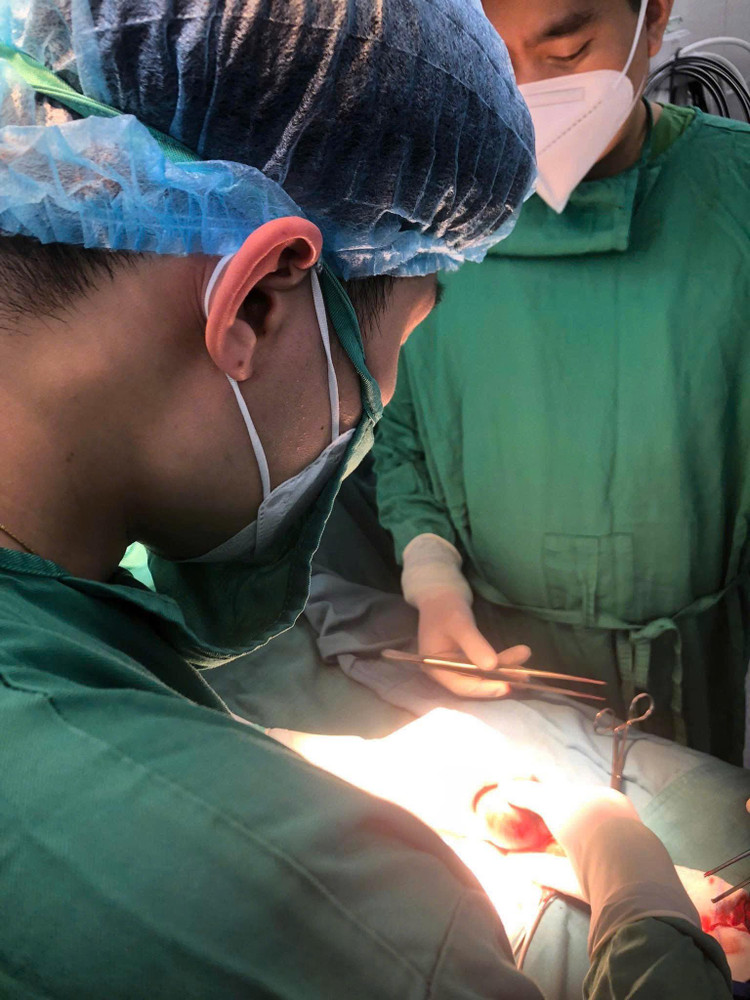 Phẫu thuật xoắn tinh hoàn cho bệnh nhân - Ảnh BVCC